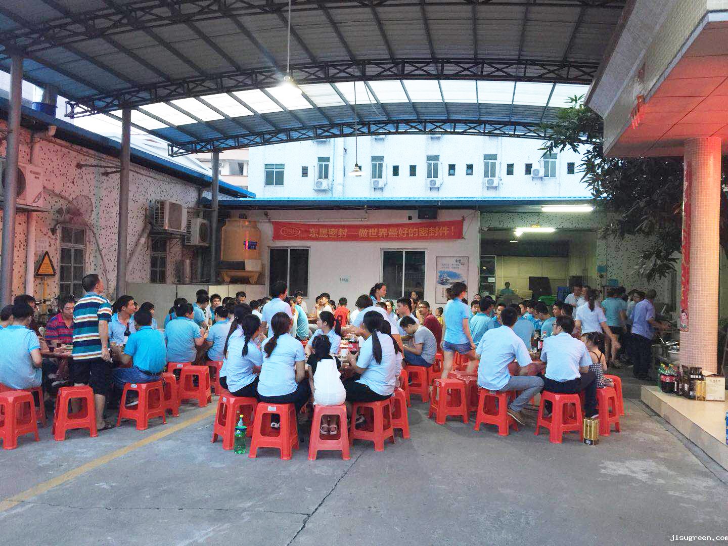 点点taptap手机官网人聚餐现场