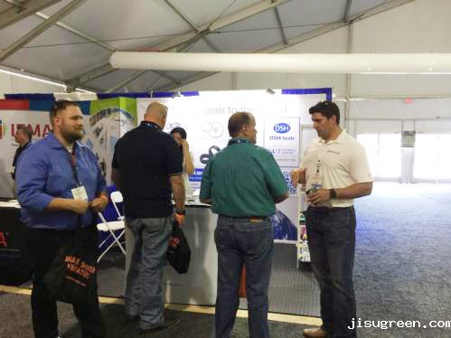 14密封件的作用还真是不小呢，看看这些围观的老外们！