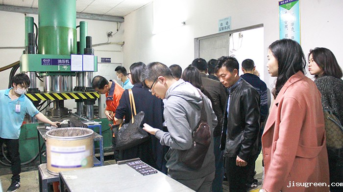 点点taptap手机官网胡燕林总经理上台演讲分享