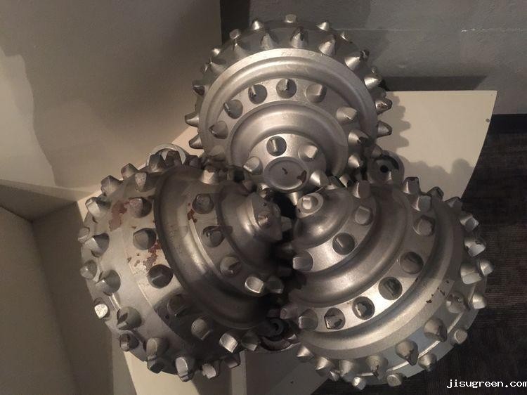 采油利器之十：勘探钻井平台上专用的：钻具，钻头！