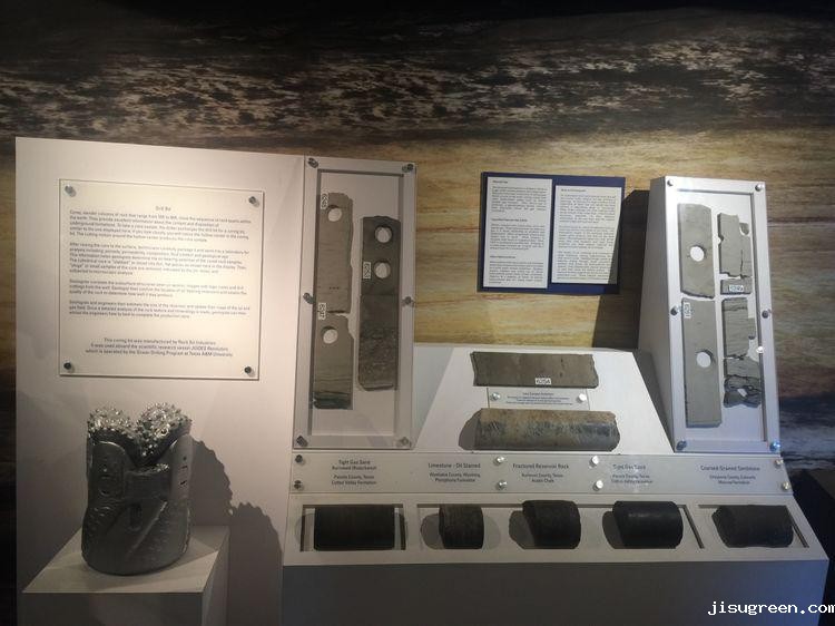 采油勘探钻井岀来的：各种不同类型的矿物质标本展示！