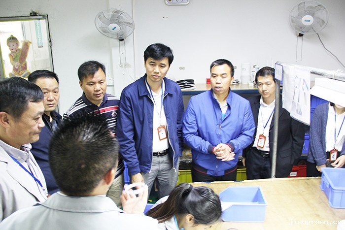 东莞市石碣镇政府领导一行莅临点点taptap手机官网密封公司总部参观指导工作现场